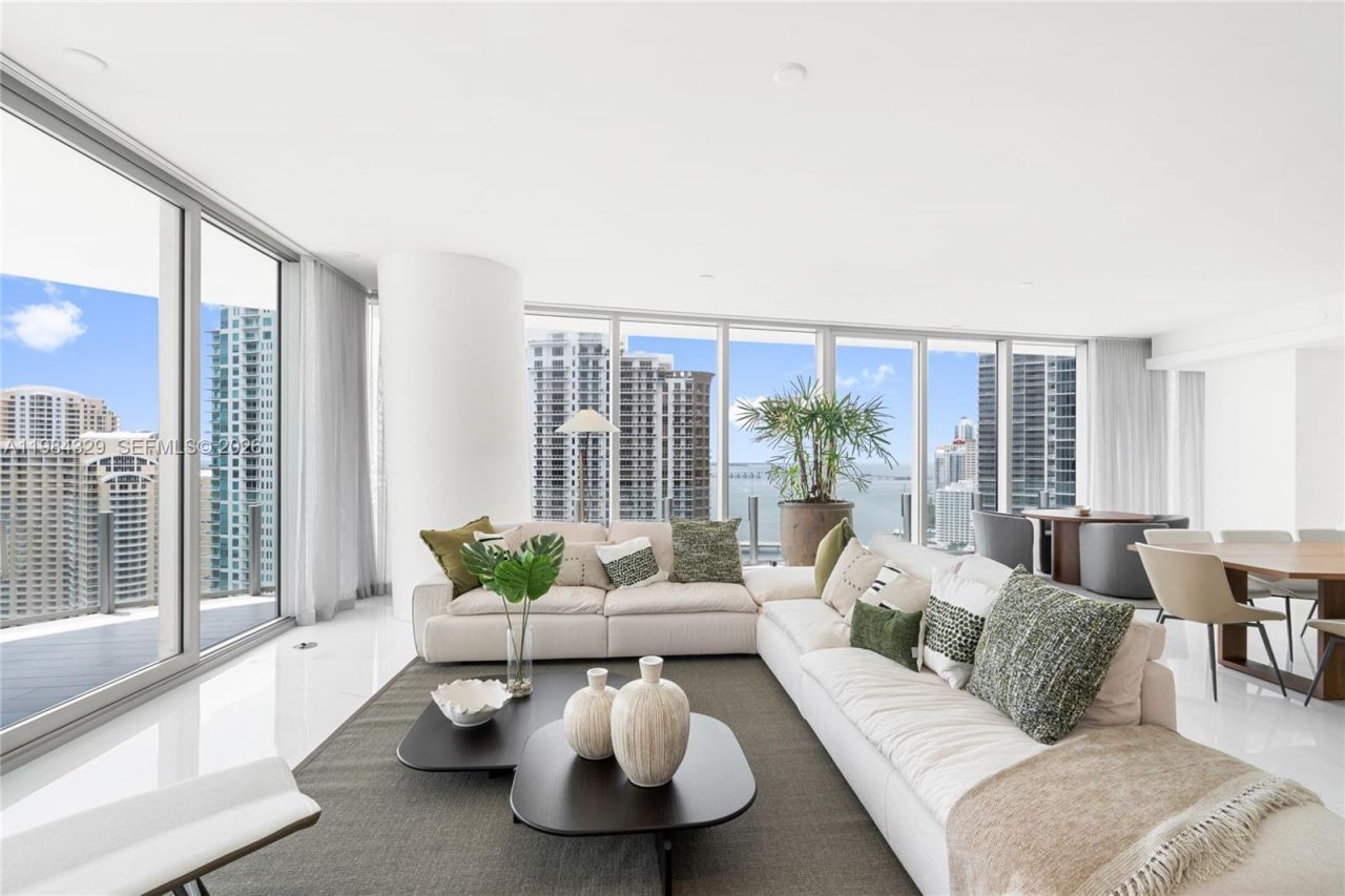 300 Biscayne Boulevard Way, Unit 2601E, Miami, FL 33131 Photo