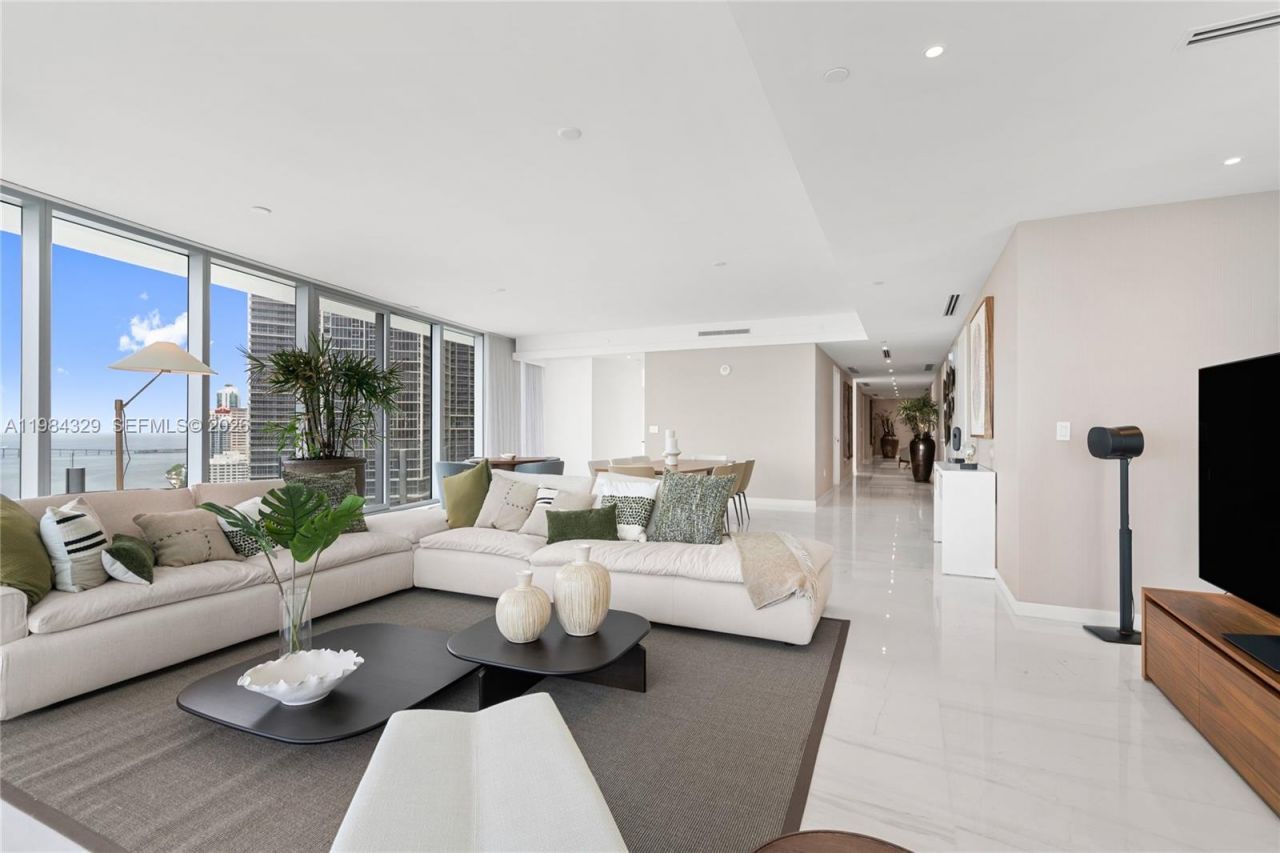 300 Biscayne Boulevard Way, Unit 2601E, Miami, FL 33131 Photo