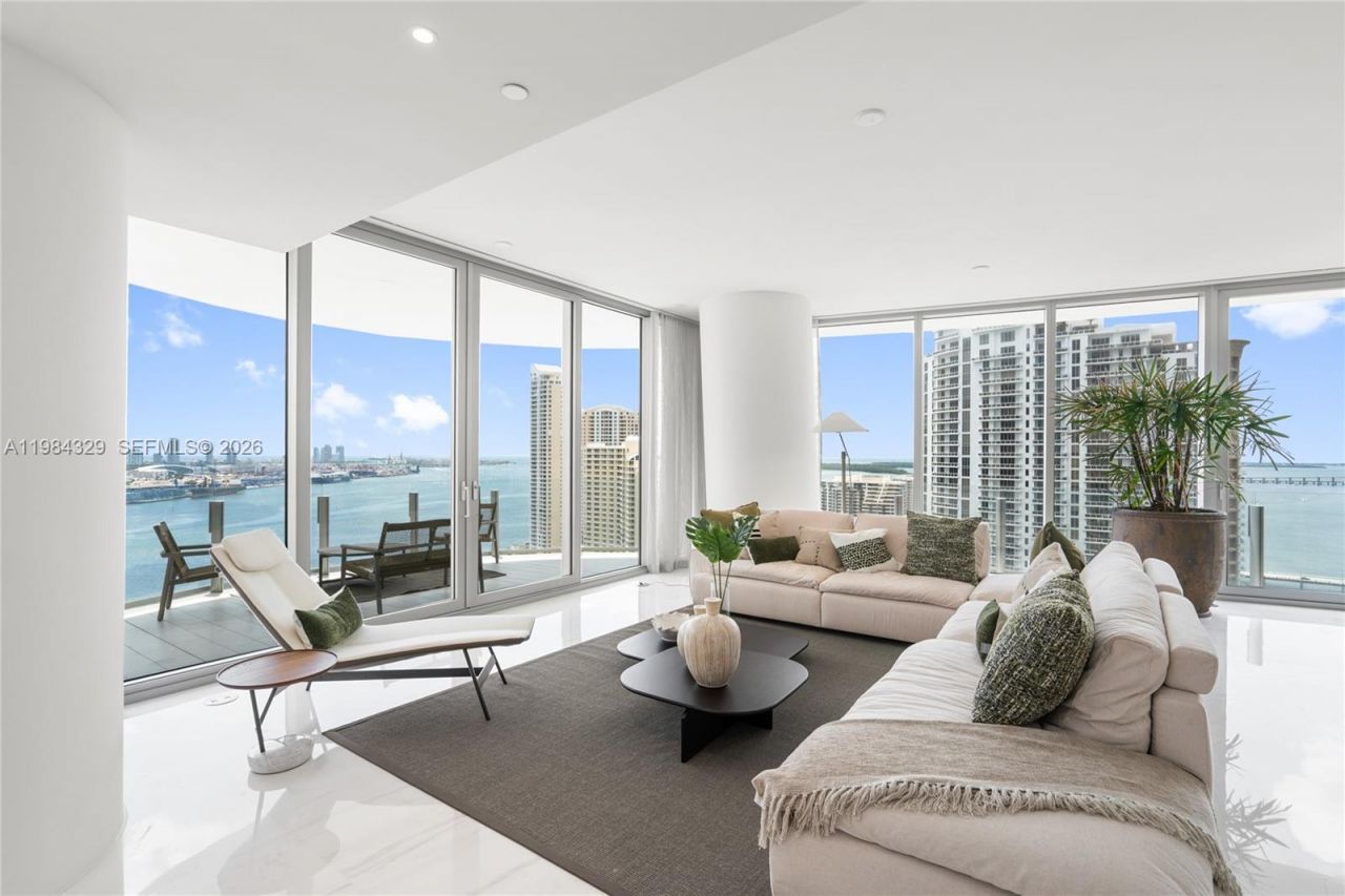 300 Biscayne Boulevard Way, Unit 2601E, Miami, FL 33131 Photo