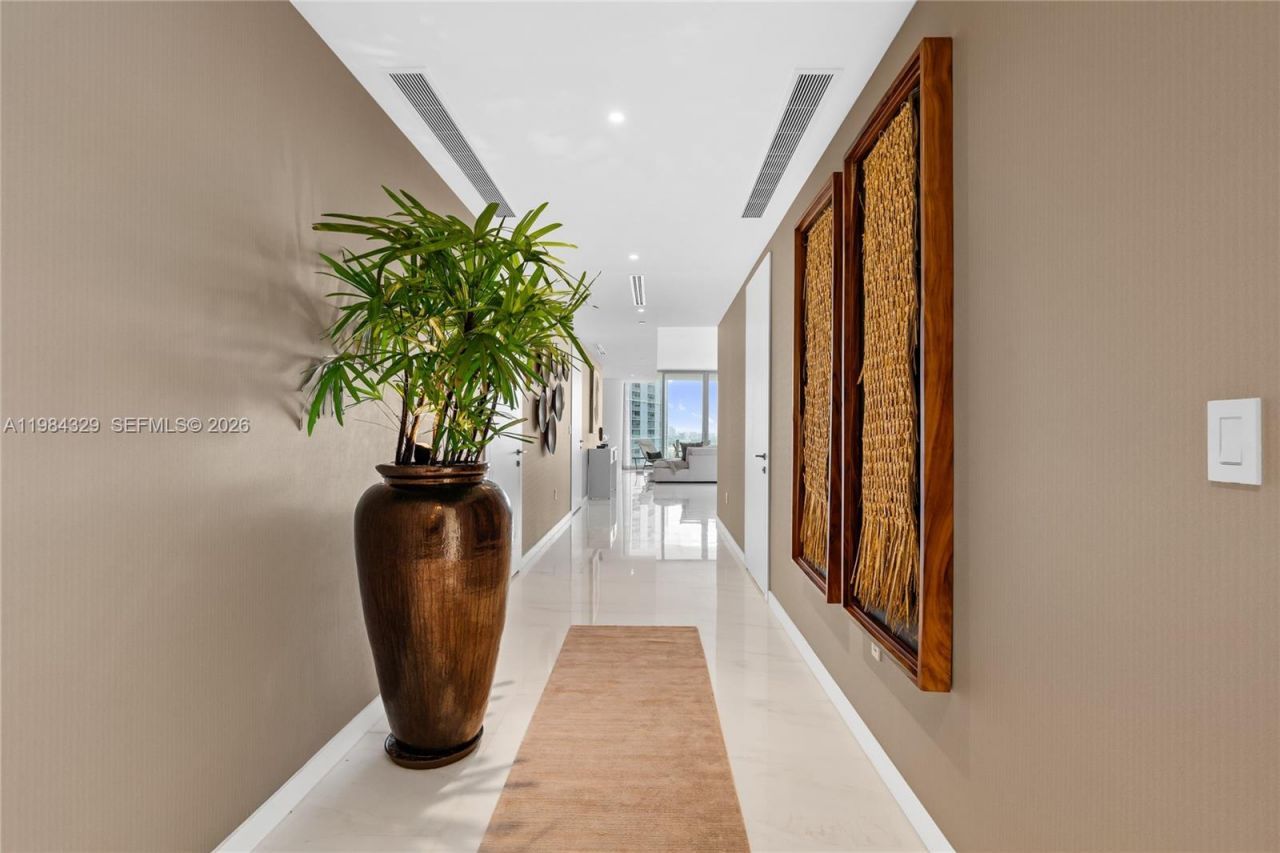 300 Biscayne Boulevard Way, Unit 2601E, Miami, FL 33131 Photo