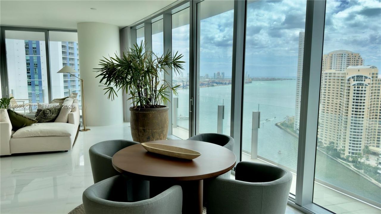 300 Biscayne Boulevard Way, Unit 2601E, Miami, FL 33131 Photo