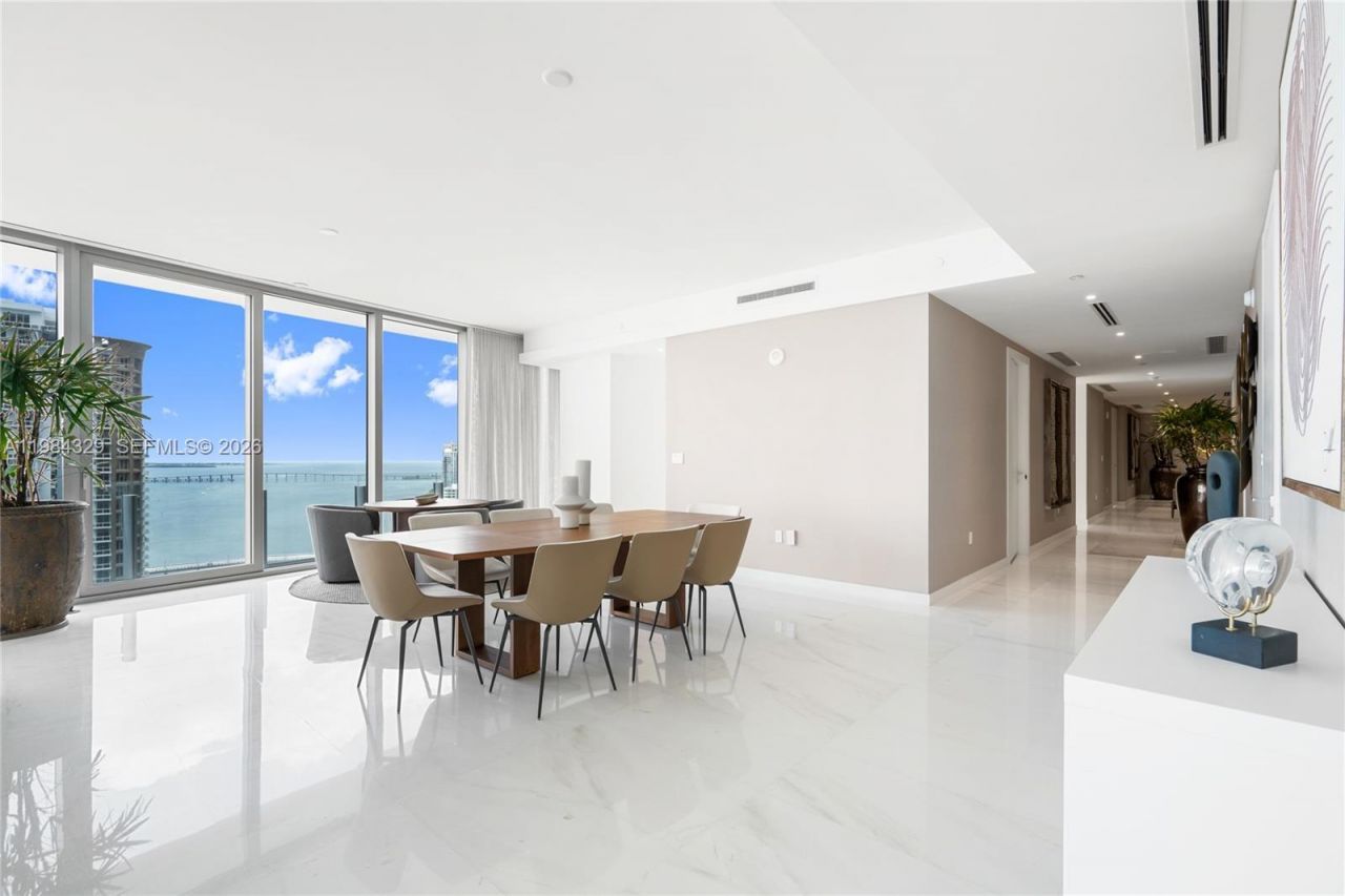 300 Biscayne Boulevard Way, Unit 2601E, Miami, FL 33131 Photo