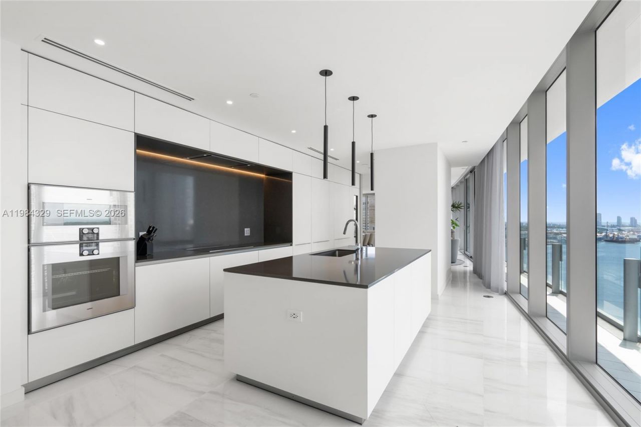300 Biscayne Boulevard Way, Unit 2601E, Miami, FL 33131 Photo