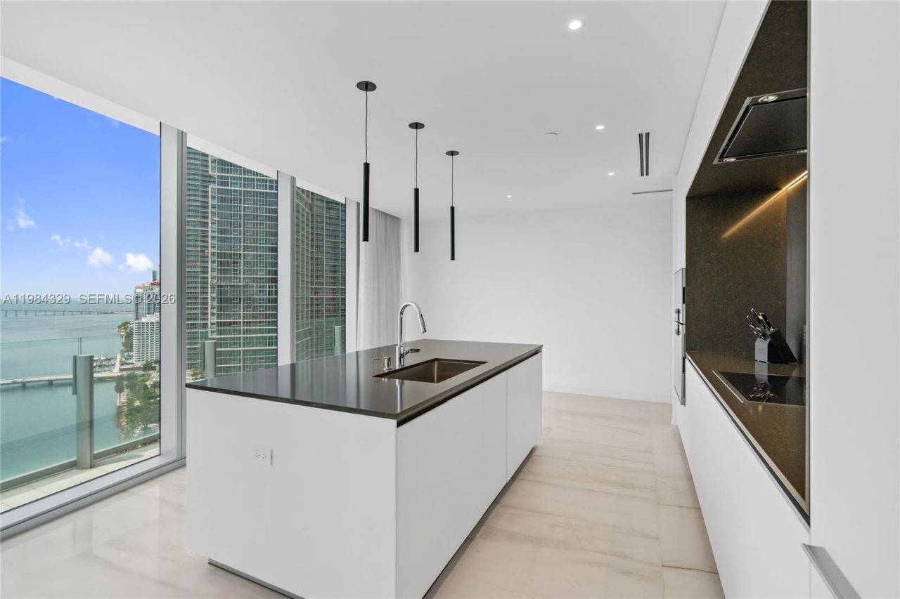 300 Biscayne Boulevard Way, Unit 2601E, Miami, FL 33131 Photo