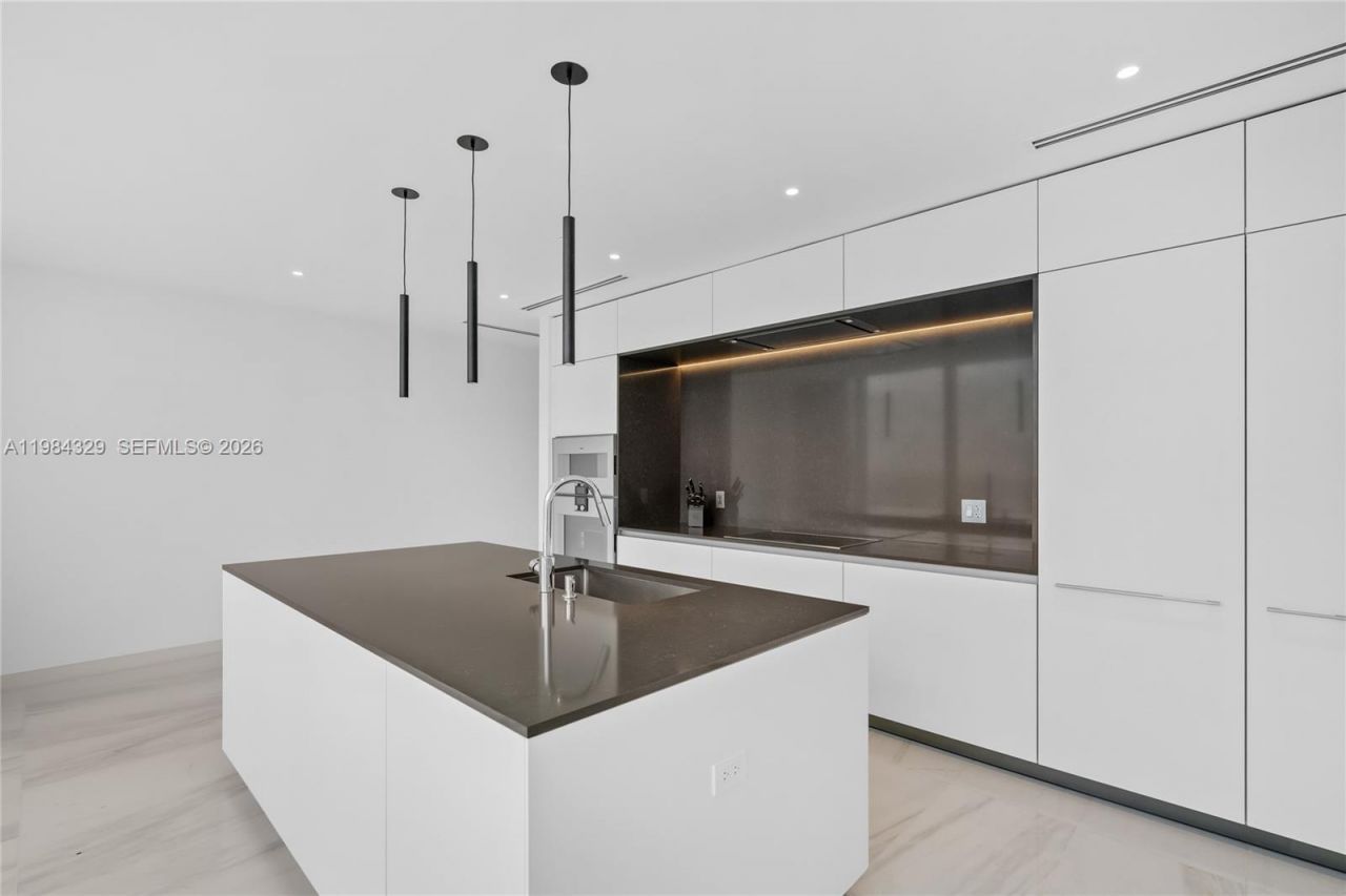 300 Biscayne Boulevard Way, Unit 2601E, Miami, FL 33131 Photo