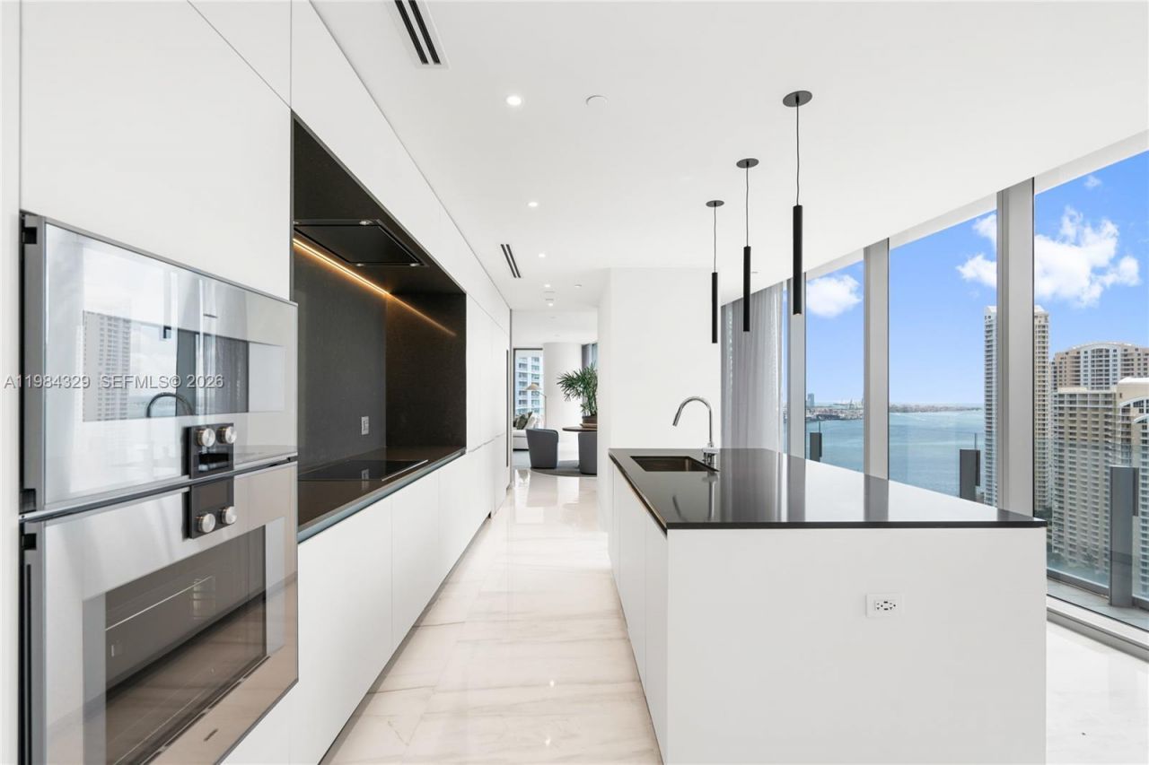 300 Biscayne Boulevard Way, Unit 2601E, Miami, FL 33131 Photo