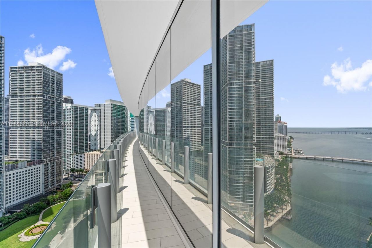 300 Biscayne Boulevard Way, Unit 2601E, Miami, FL 33131 Photo