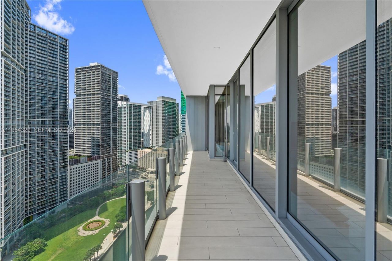 300 Biscayne Boulevard Way, Unit 2601E, Miami, FL 33131 Photo