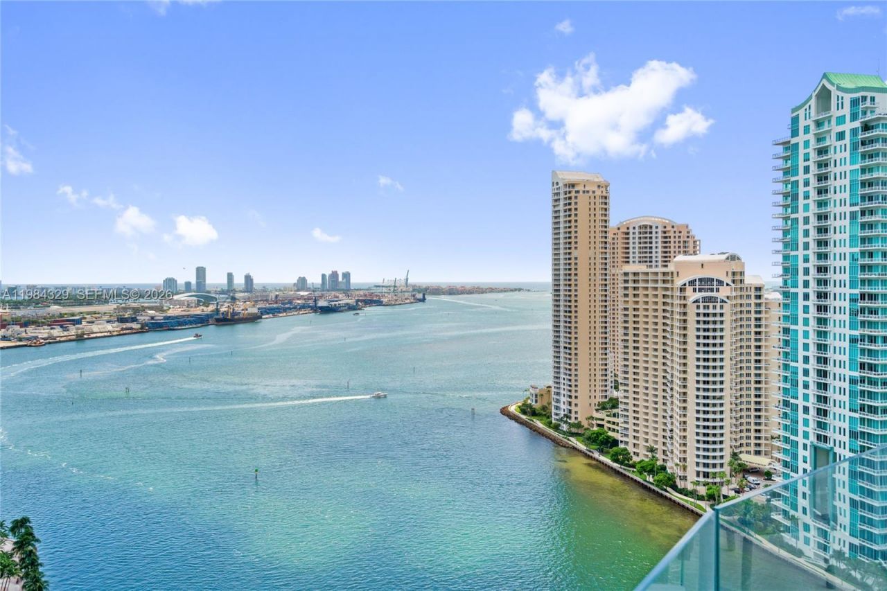 300 Biscayne Boulevard Way, Unit 2601E, Miami, FL 33131 Photo