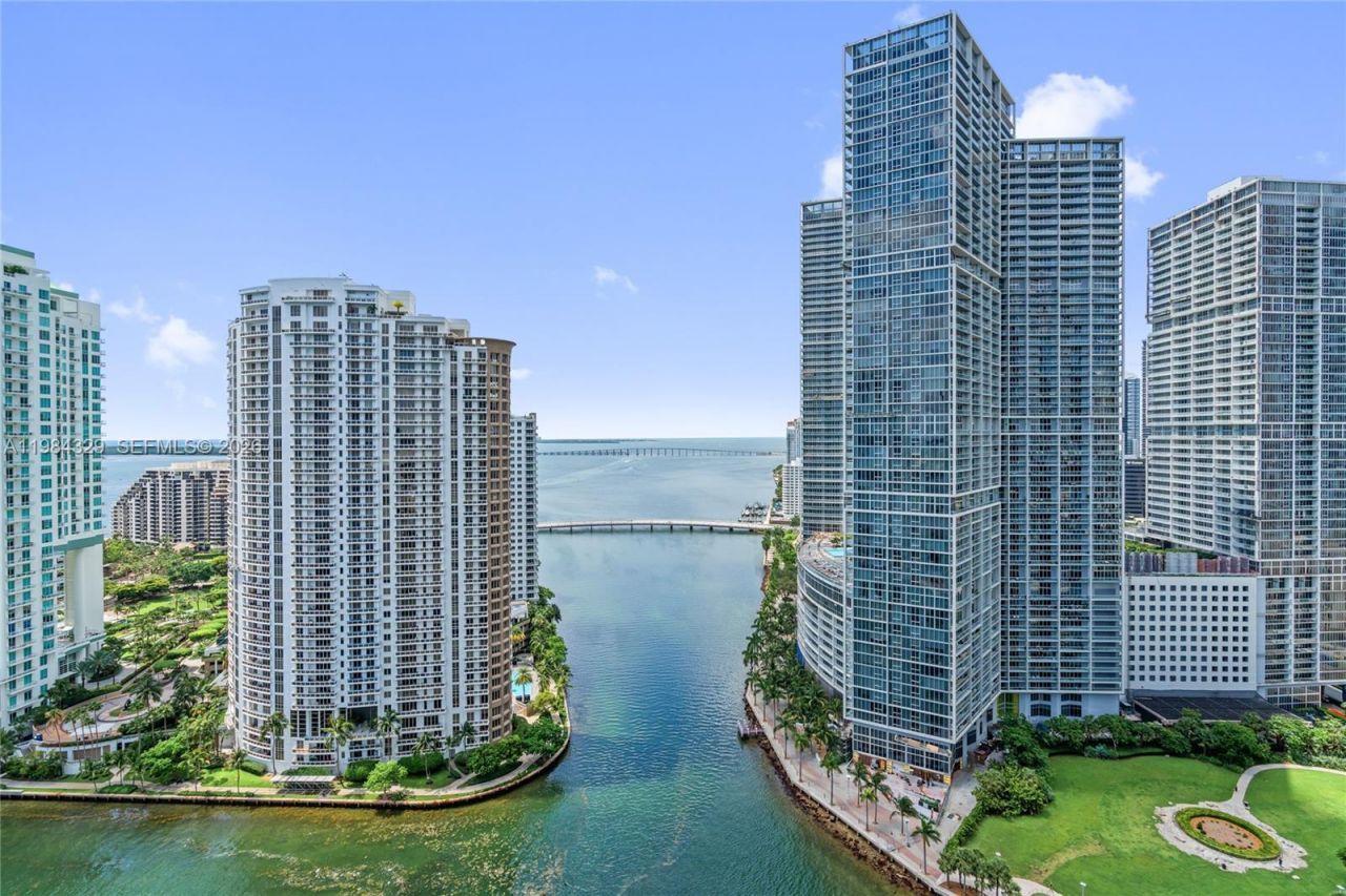 300 Biscayne Boulevard Way, Unit 2601E, Miami, FL 33131 Photo