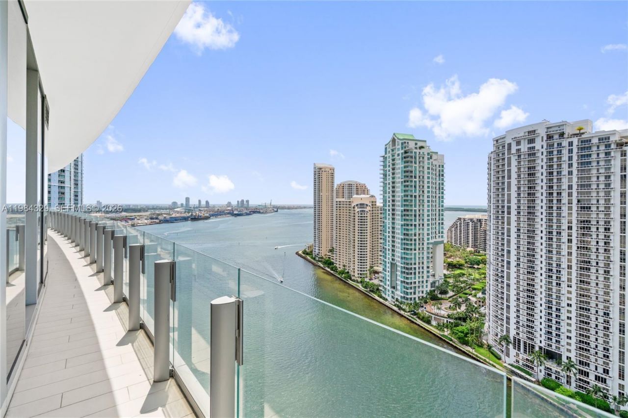 300 Biscayne Boulevard Way, Unit 2601E, Miami, FL 33131 Photo