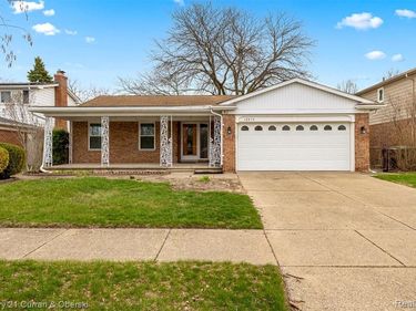 12215 Manor Drive , Southgate, MI 48195