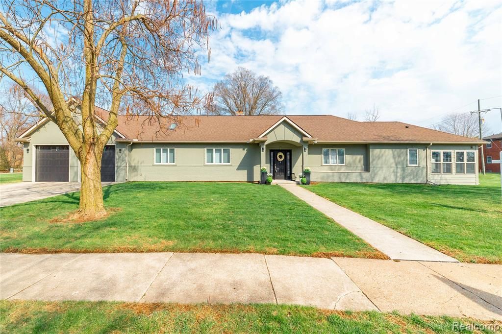 21527 Parke Lane , Grosse Ile Township, MI 48138 Main Photo