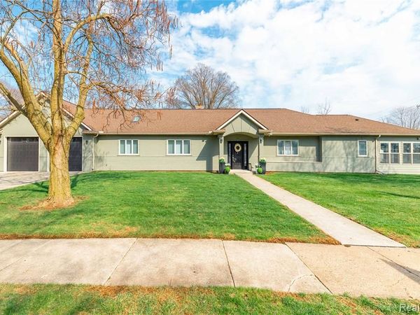 21527 Parke Lane, Grosse Ile Twp, MI 48138