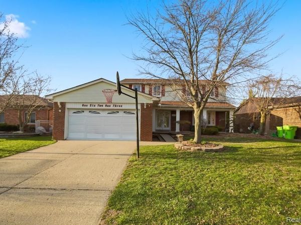 16213 Haverhill Drive, Macomb Twp, MI 48044