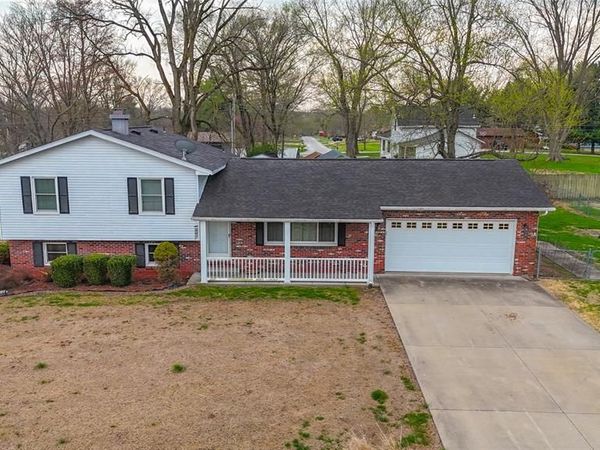 79 Rolling Meadows Drive, Godfrey, IL 62035