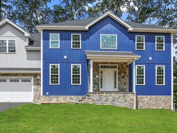 4 Barrows Rd, Worcester, MA 01609