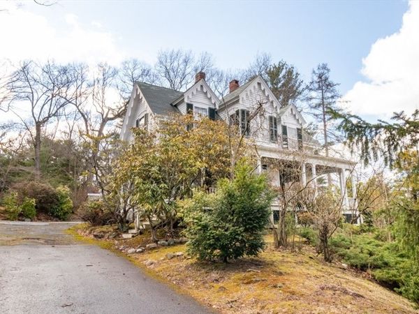 140 Pleasant St, Newton, MA 02459