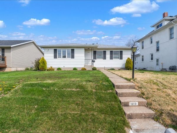 1413 30th Avenue , Moline, IL 61265