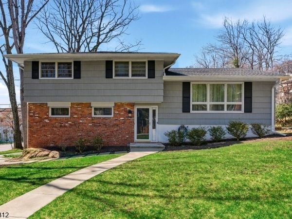 17 Seneca Ave, Rockaway, NJ 07866