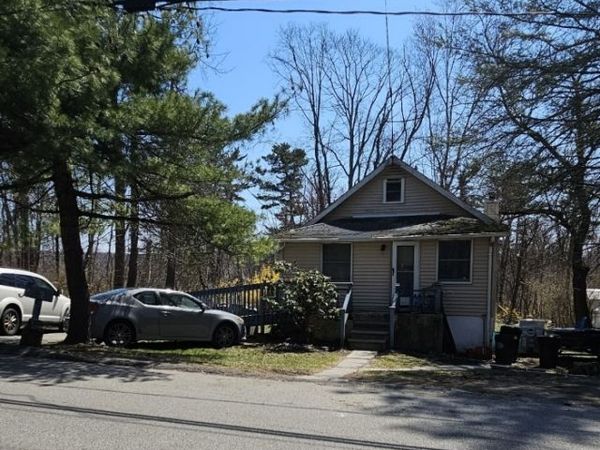 5 Banker Rd, West Milford, NJ 07421