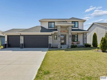 11161 Sunburst Drive, Papillion, NE 68046
