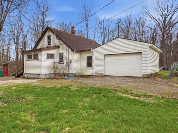 1110 Niles Vienna Road , Vienna, OH 44473