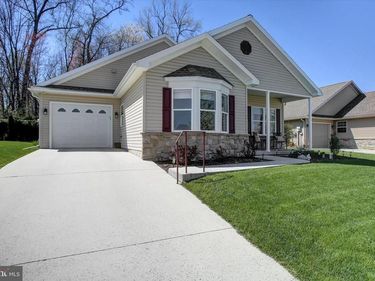 25 COLONIAL COURT, SHIPPENSBURG, PA 17257