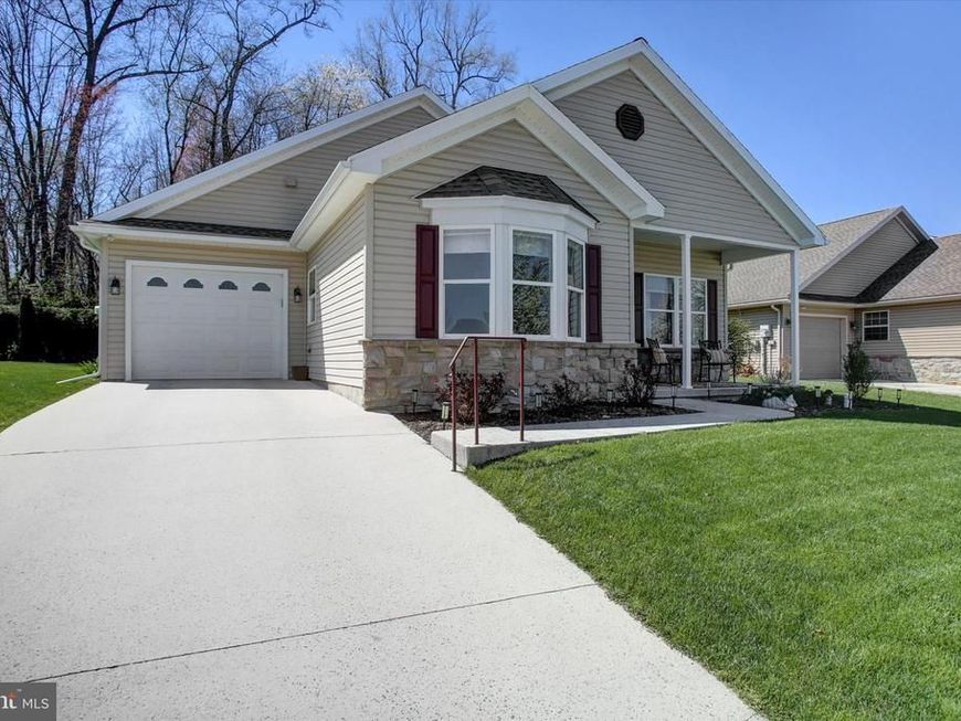 25 Colonial Court, Shippensburg, PA 17257 Main Photo