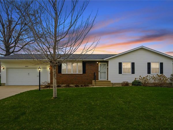 2201 Balsam Dr SW, Cedar Rapids, IA 52404