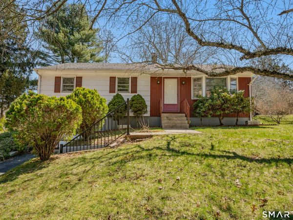 8 Holly Hill , Montville, CT 06382