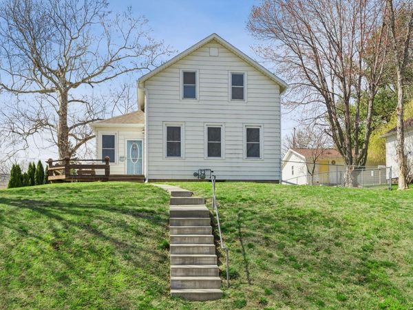 3122 Roosevelt Street, Clinton, IA 52732