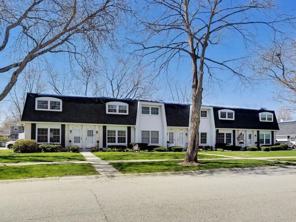 845 Country Club Drive , Unit F, Libertyville, IL 60048