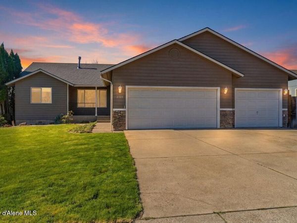 2705 N Rawhide Ridge Rd , Post Falls, ID 83854