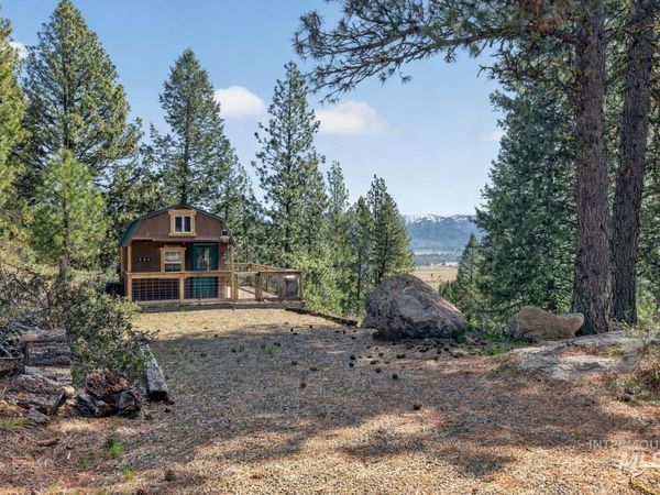 506 Hilltop Rd, Cascade, ID 83611