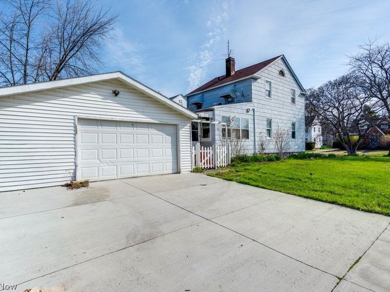 860 E 232nd Street, Euclid, OH 44123 Photo 3