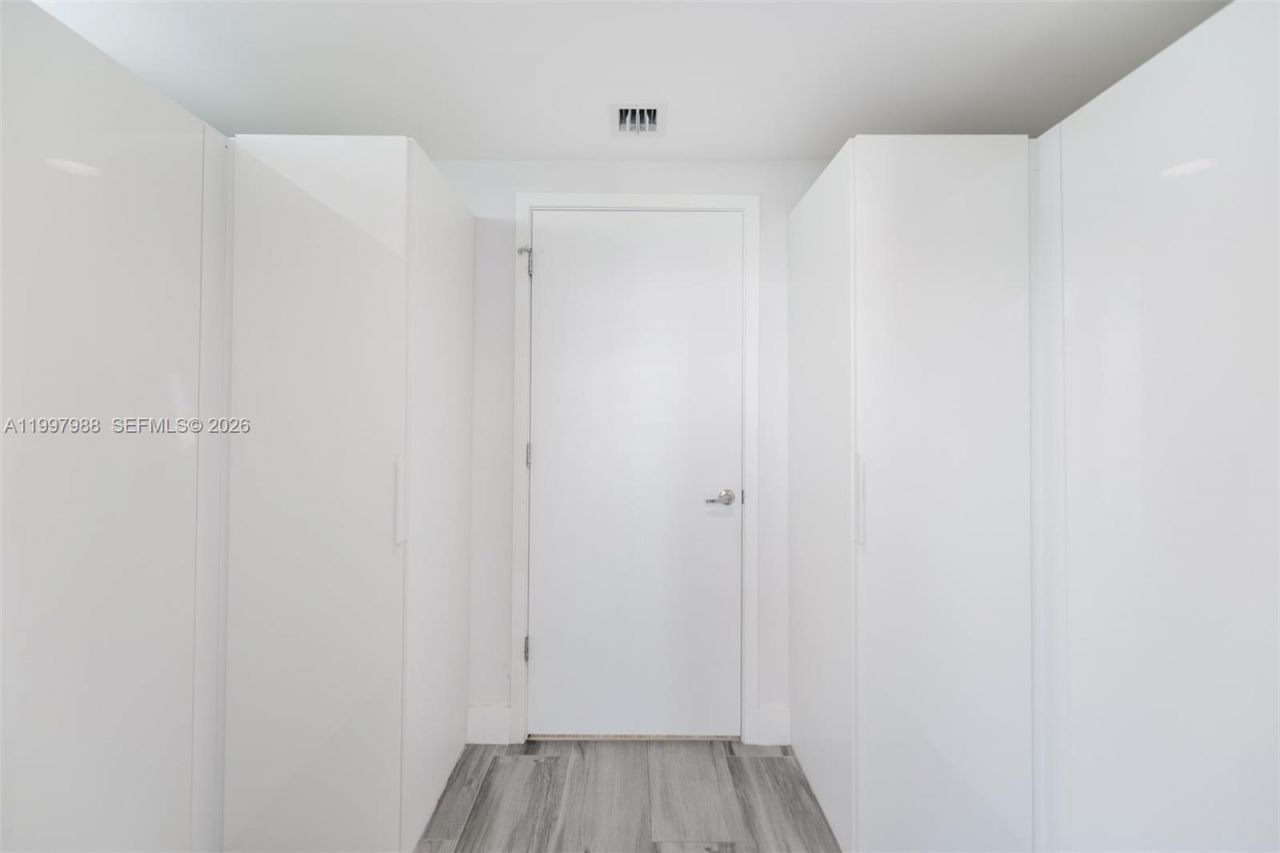 1010 Brickell Ave, Unit 4411, Miami, FL 33131 Photo