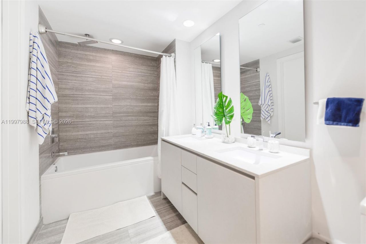 1010 Brickell Ave, Unit 4411, Miami, FL 33131 Photo