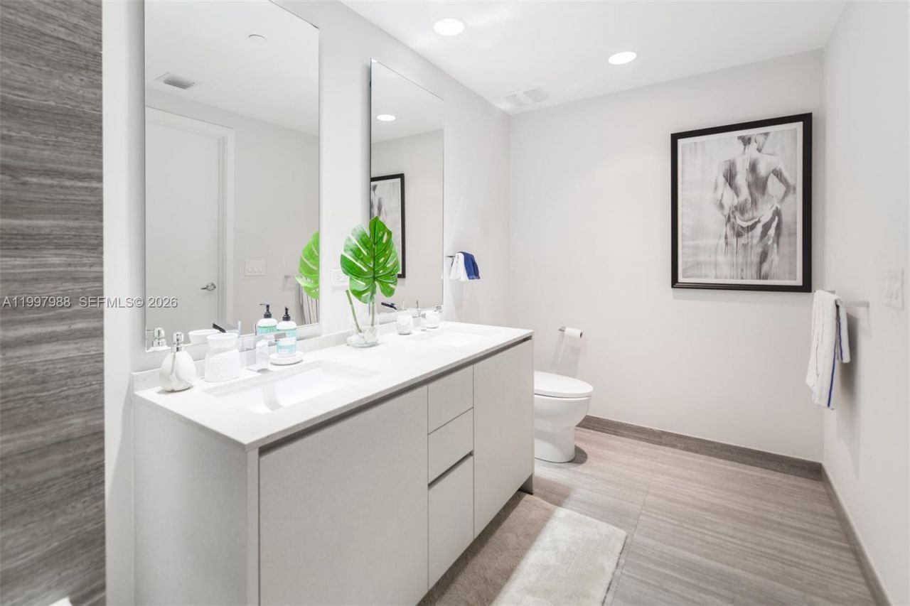 1010 Brickell Ave, Unit 4411, Miami, FL 33131 Photo