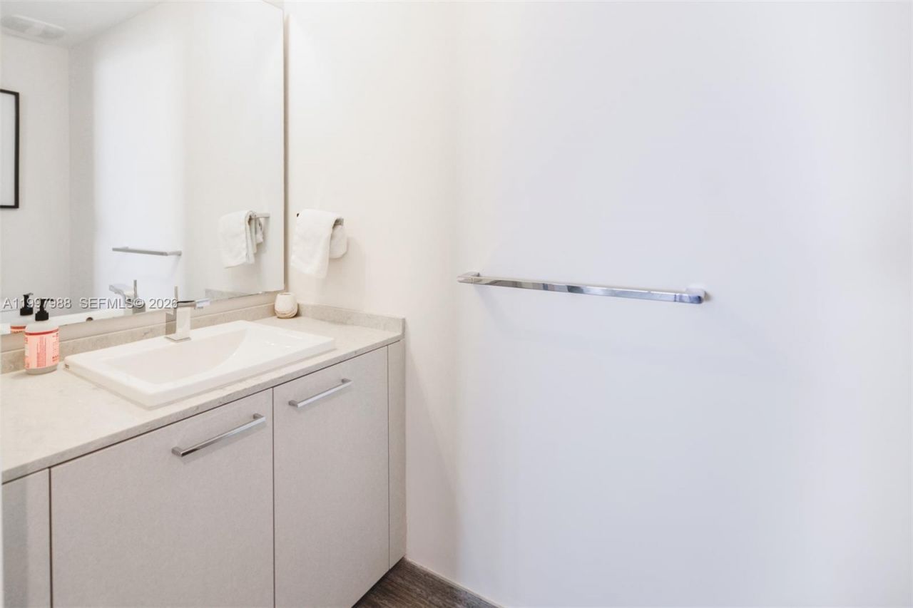 1010 Brickell Ave, Unit 4411, Miami, FL 33131 Photo