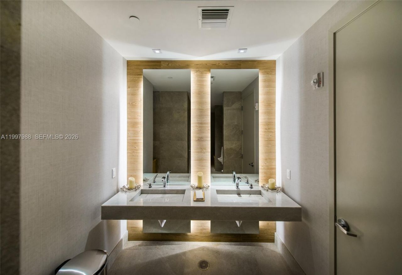 1010 Brickell Ave, Unit 4411, Miami, FL 33131 Photo