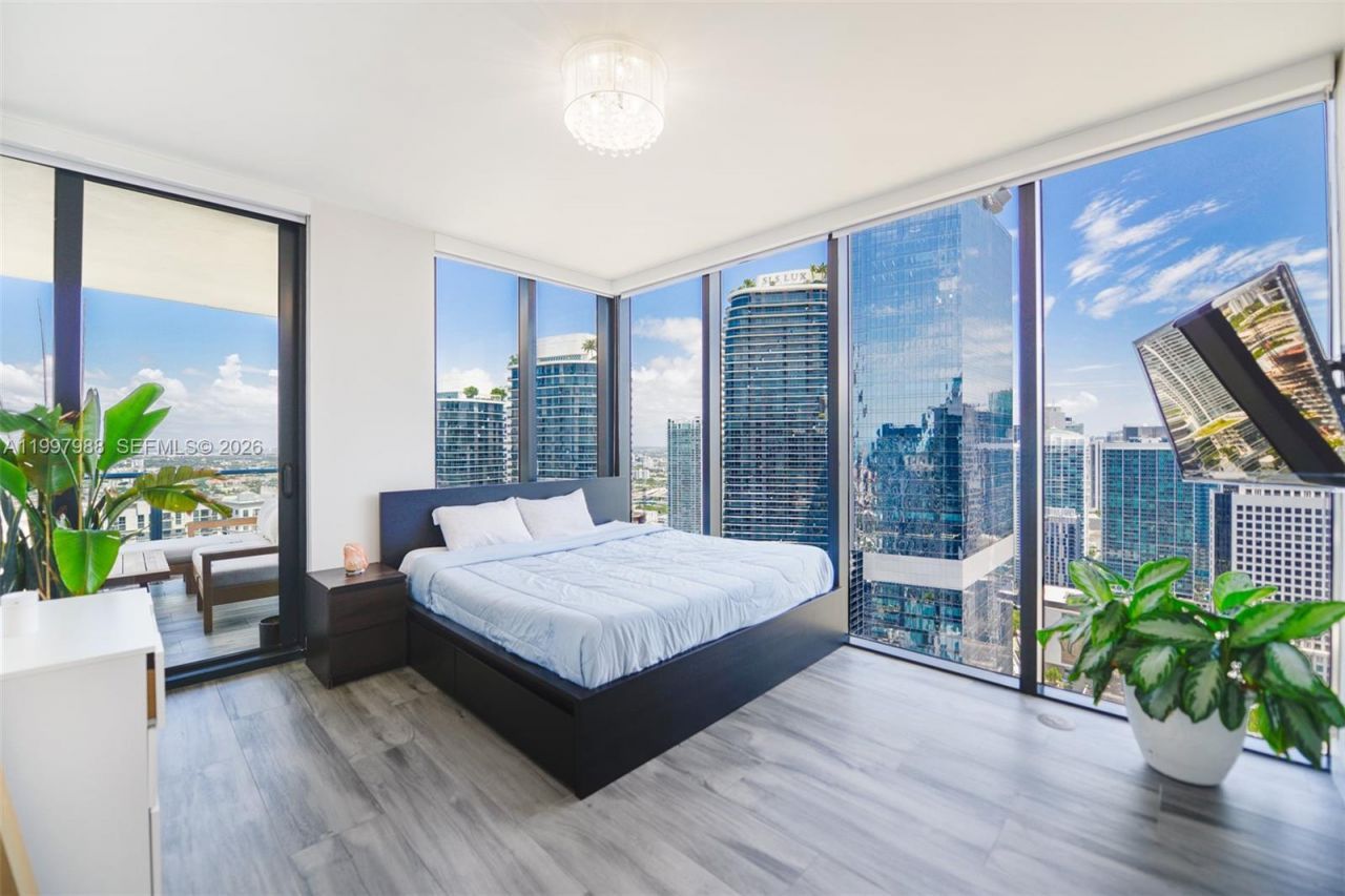 1010 Brickell Ave, Unit 4411, Miami, FL 33131 Photo