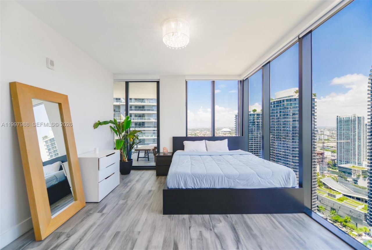 1010 Brickell Ave, Unit 4411, Miami, FL 33131 Photo