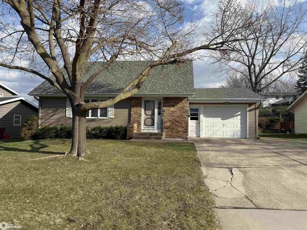 207 Ridgewood Drive, Carroll, IA 51401