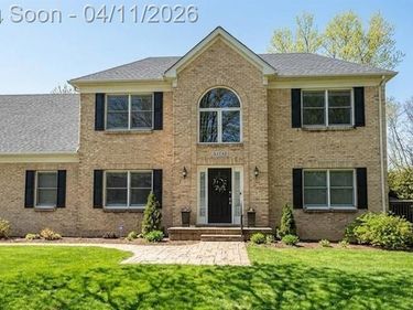 30261 Green Acres, Farmington Hills, MI 48334