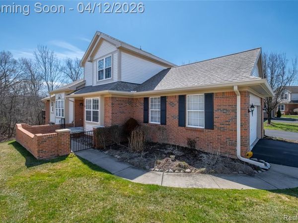 10381 Champions Circle, Grand Blanc Twp, MI 48439