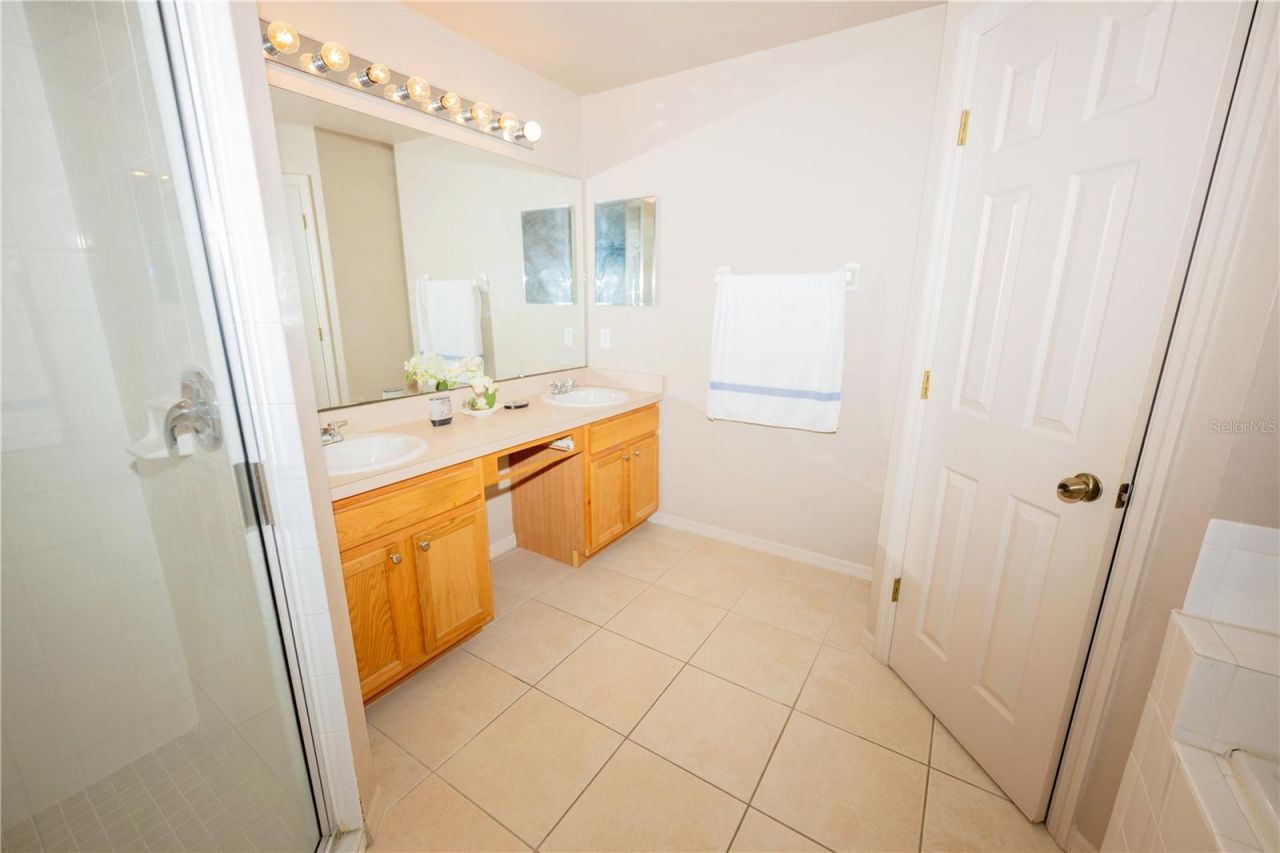 4129 NE 19th Place, Cape Coral, FL 33909 Photo