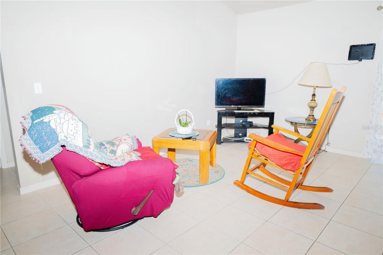 4129 NE 19th Place, Cape Coral, FL 33909 Photo