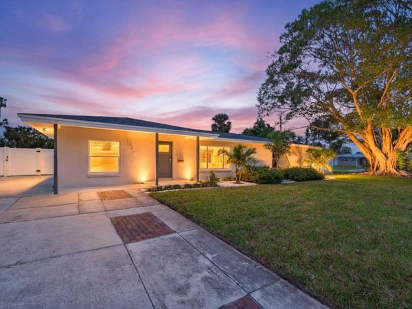 4899 VENETIAN PLACE NE, ST PETERSBURG, FL 33703