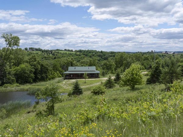 1878 Trophy Run Lane, Harpers Ferry, IA 52146